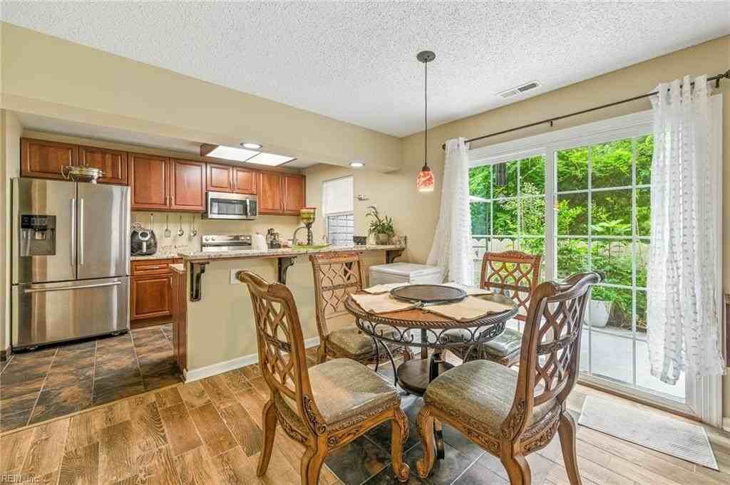 4409 Segovia Ct - Photo 7 of 27