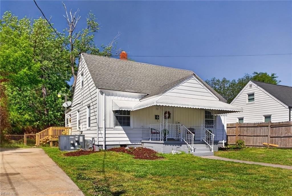 706 Newport News Ave - Photo 2 of 22