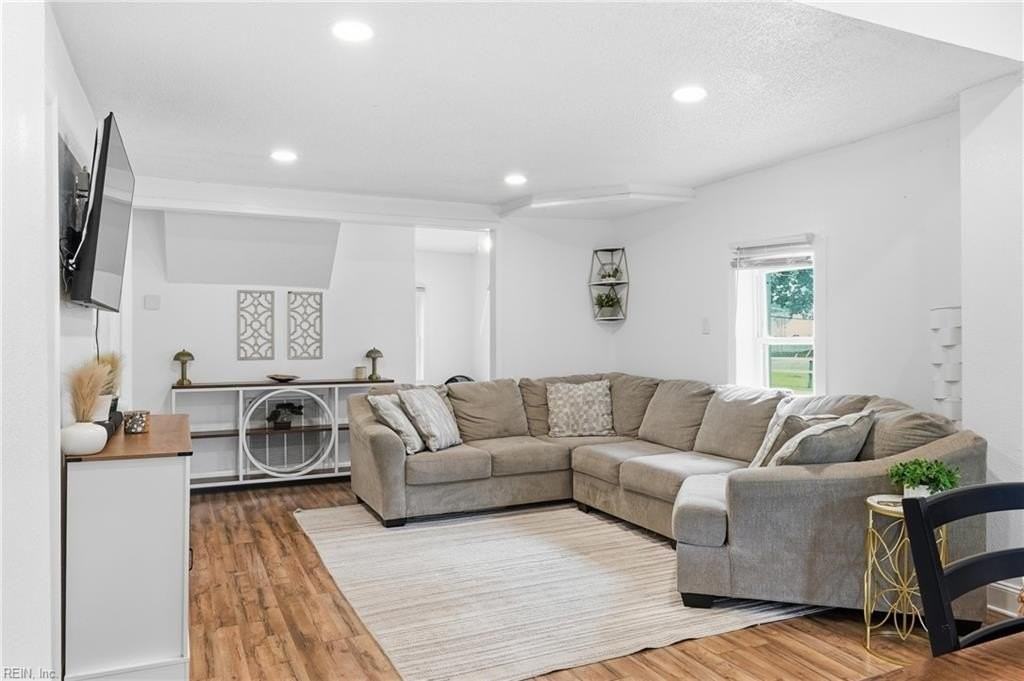 4244 Driver Ln - Photo 7 of 30