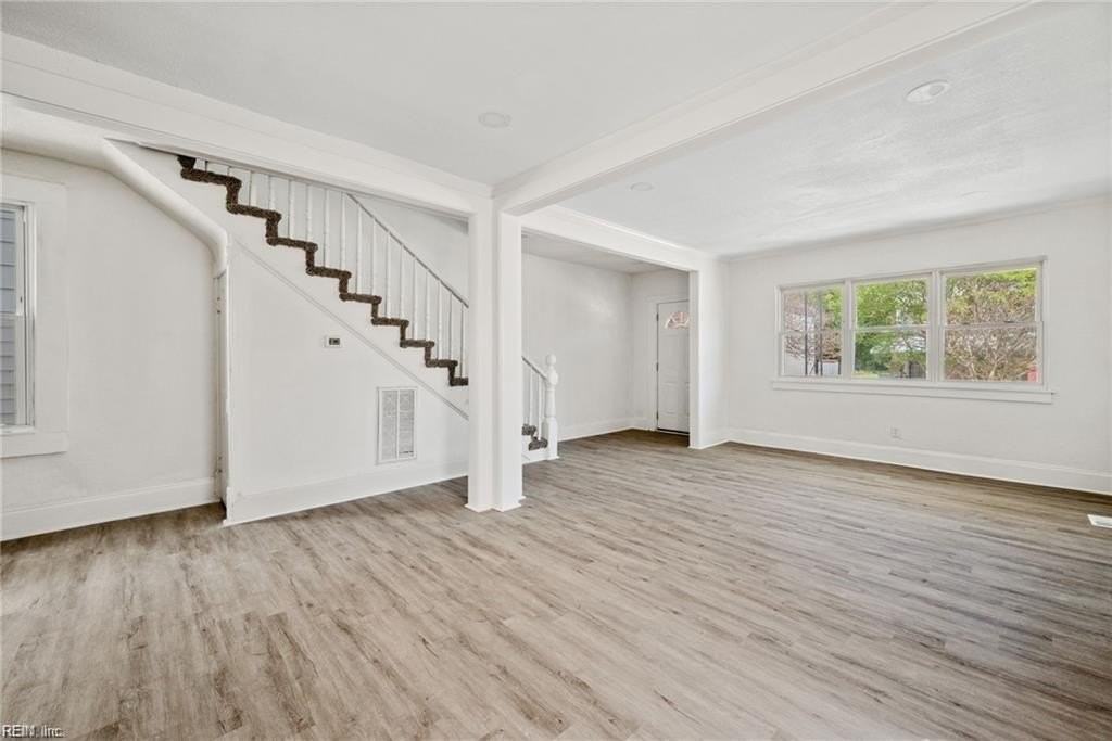 869 Rugby St - Photo 2 of 9