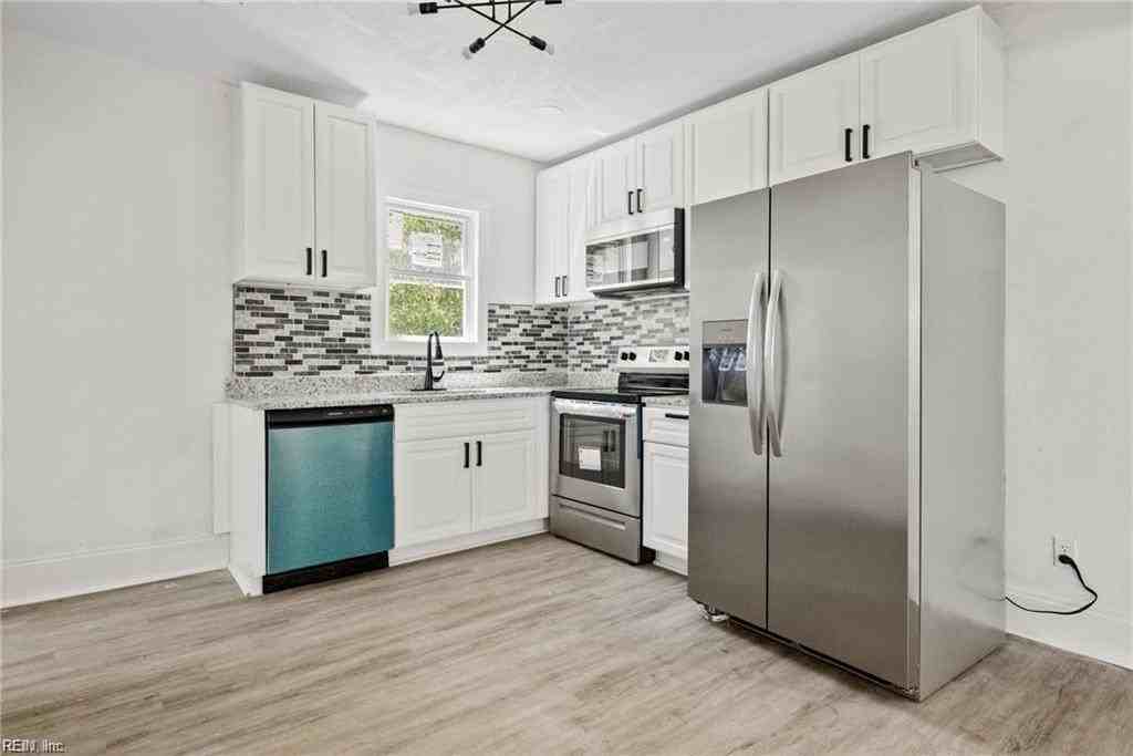 869 Rugby St - Photo 4 of 9