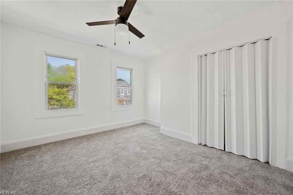 869 Rugby St - Photo 7 of 9