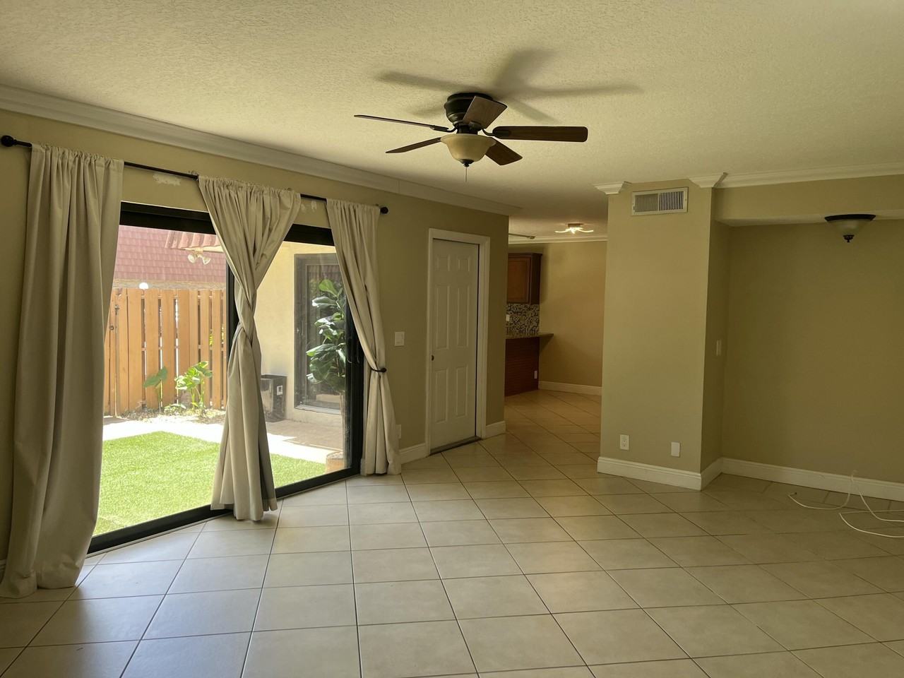 3008 San Clara Dr #12B - Photo 4 of 16
