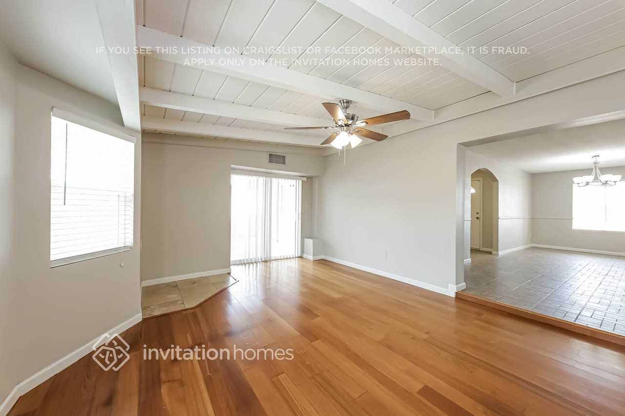 601 W Oraibi Dr - Photo 2 of 16