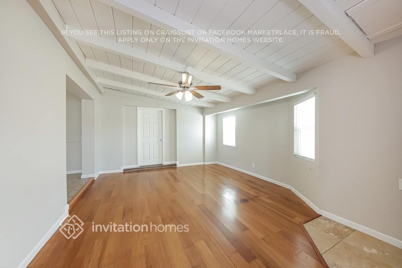 601 W Oraibi Dr - Photo 3 of 16