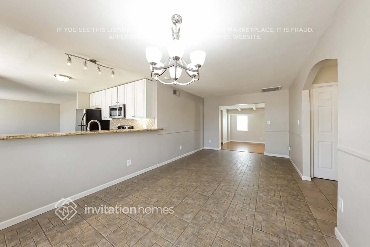 601 W Oraibi Dr - Photo 4 of 16