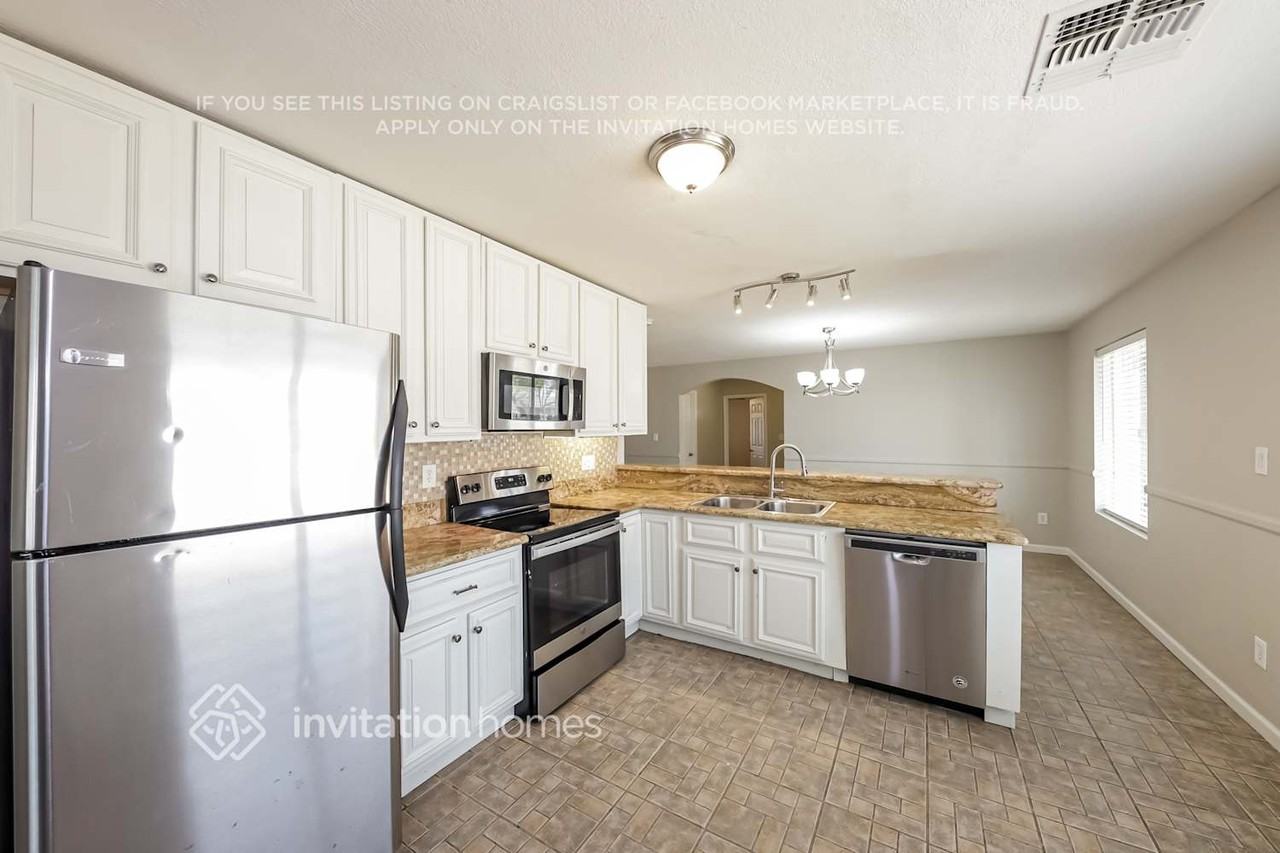 601 W Oraibi Dr - Photo 6 of 16