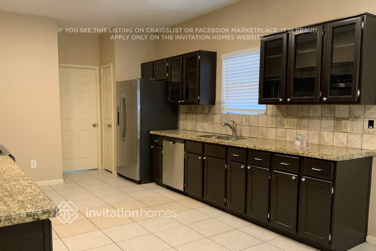 1011 Wentworth Dr - Photo 4 of 17