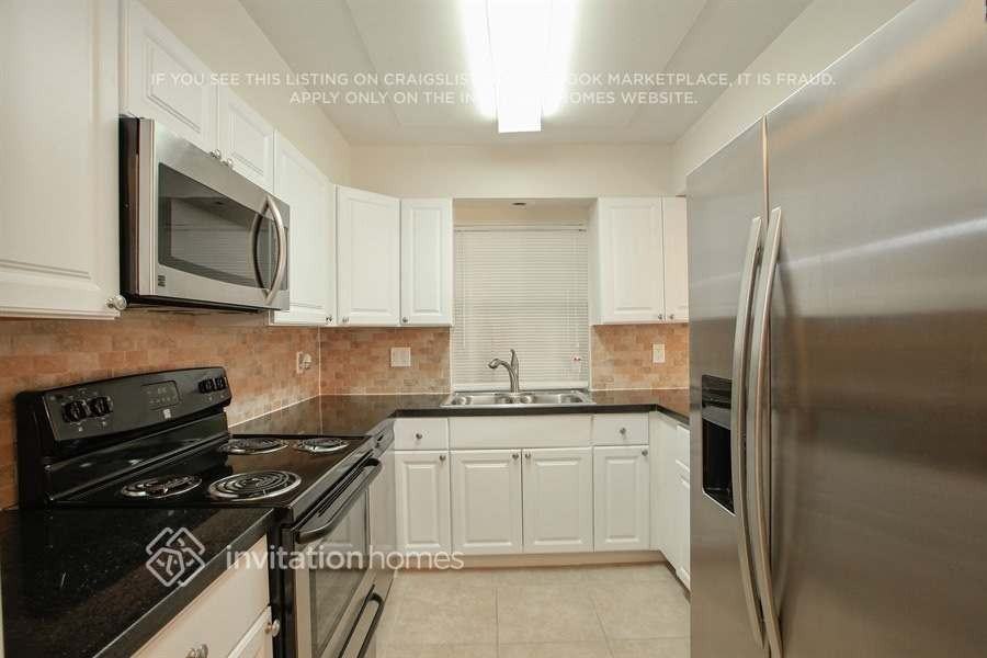 9361 Nw 37th Ct - Photo 7 of 19