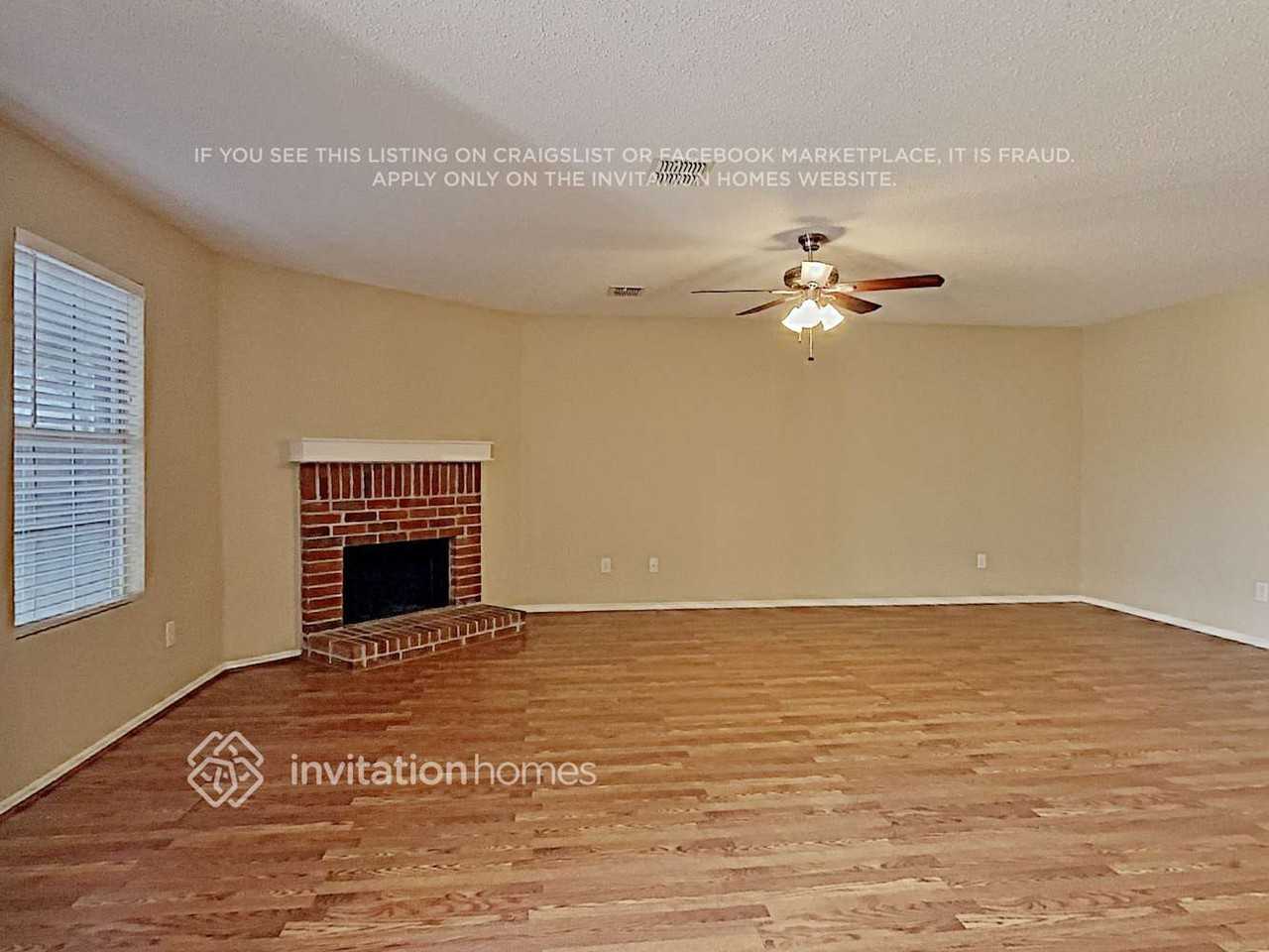 1537 Englewood Dr - Photo 5 of 24