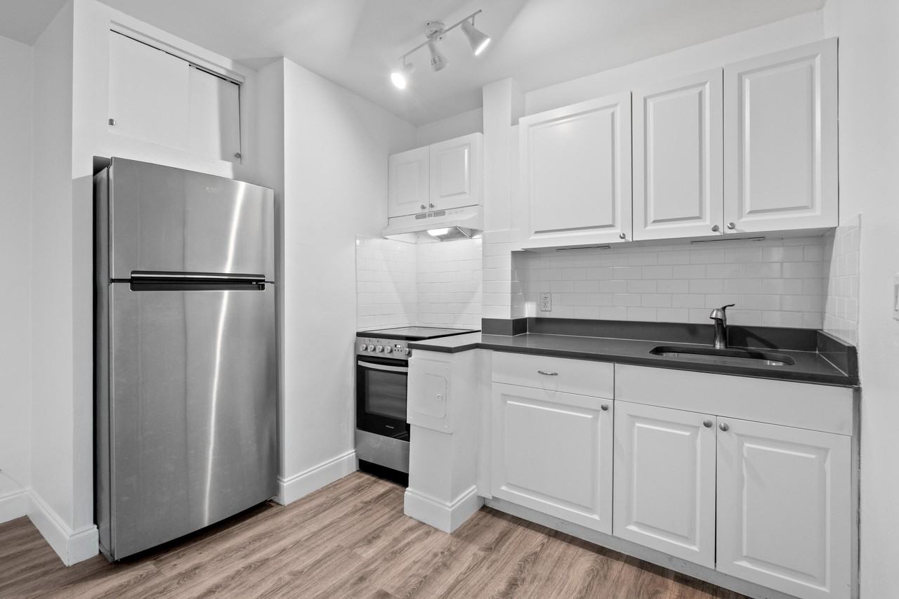 1100 Ne 11th Ave #4 - Photo 3 of 24