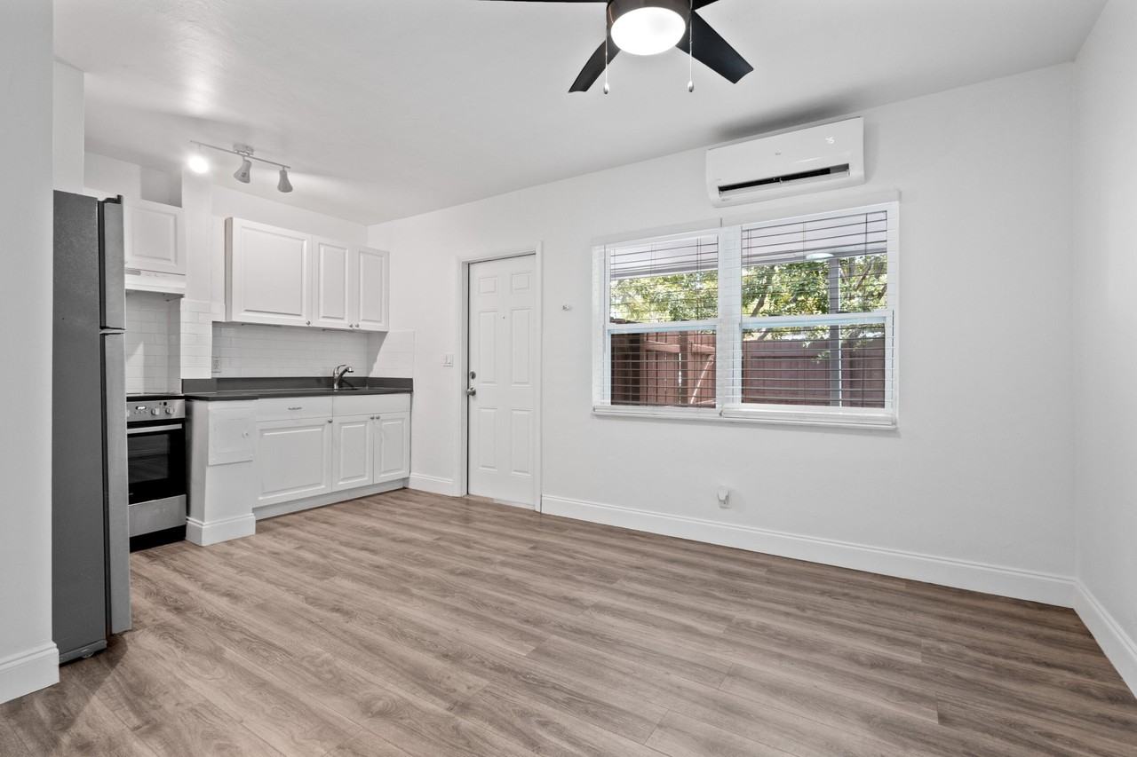 1100 Ne 11th Ave #4 - Photo 4 of 24