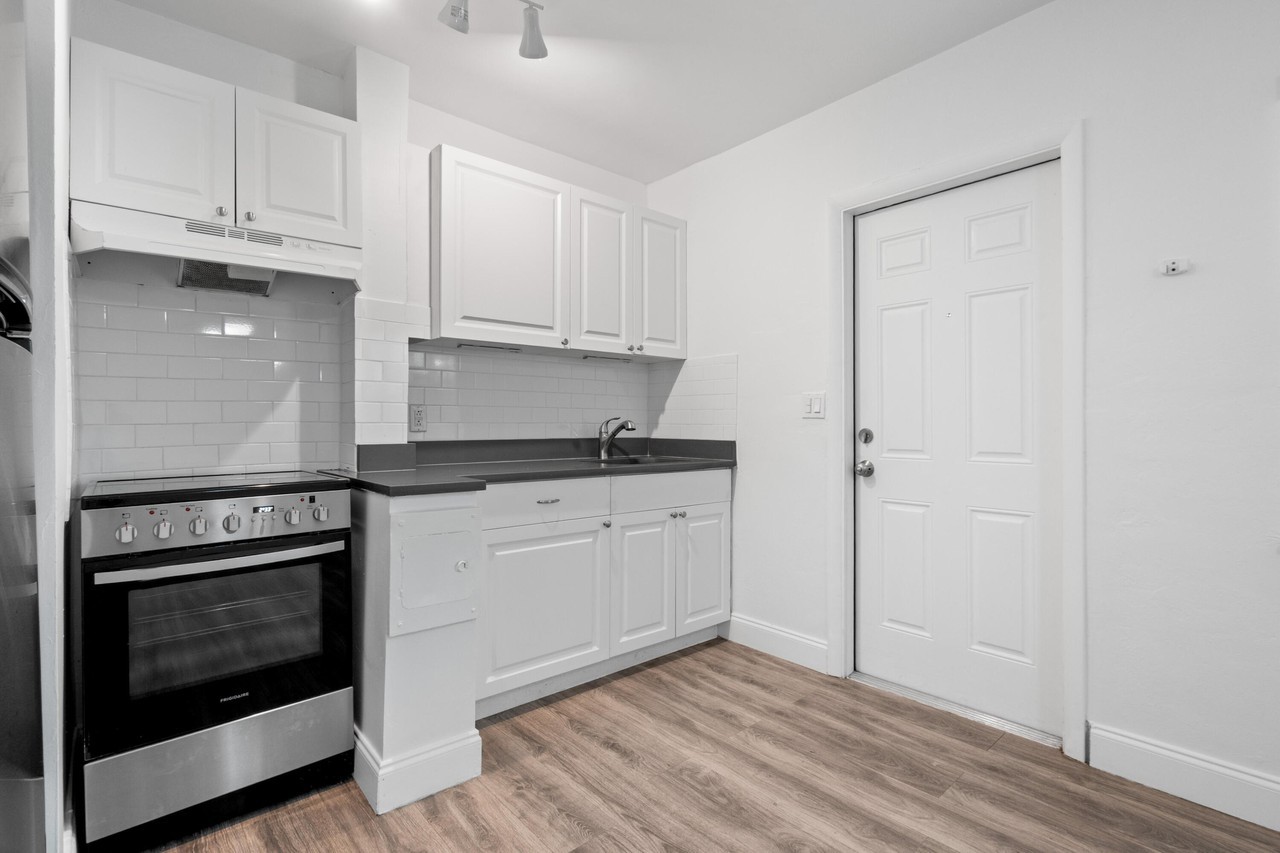 1100 Ne 11th Ave #4 - Photo 5 of 24