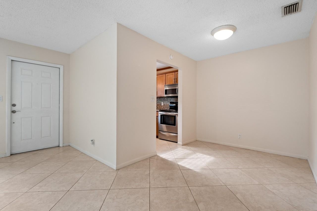 1106 Ne 16th Ct #2 - Photo 6 of 29