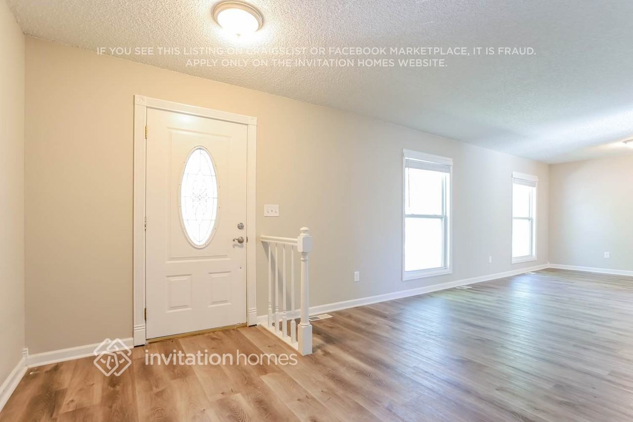 1456 S Zeno St - Photo 3 of 16