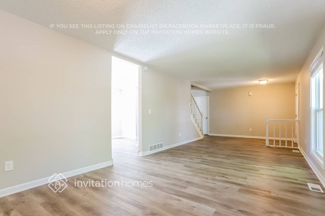 1456 S Zeno St - Photo 4 of 16