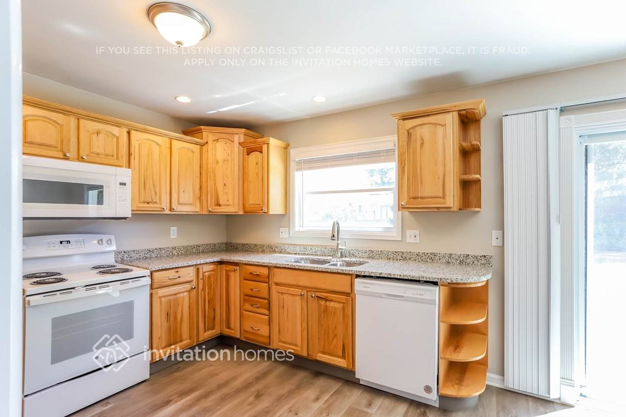 1456 S Zeno St - Photo 6 of 16
