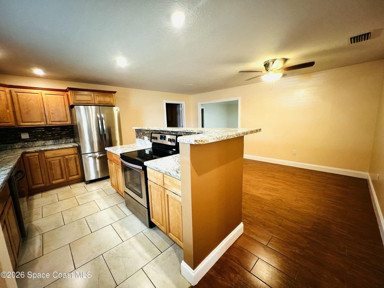 1298 Vandalia Ave Se - Photo 2 of 18