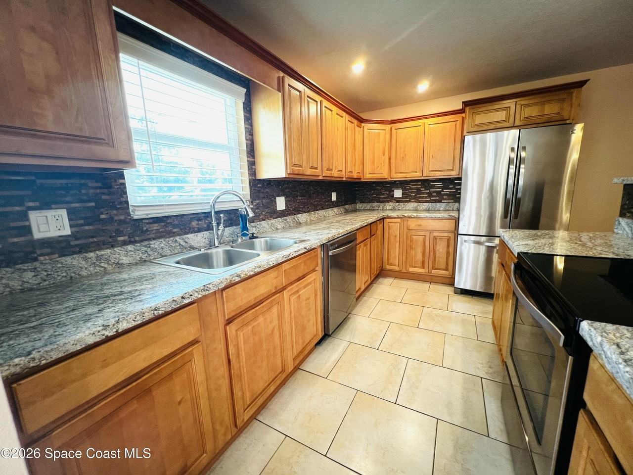 1298 Vandalia Ave Se - Photo 3 of 18