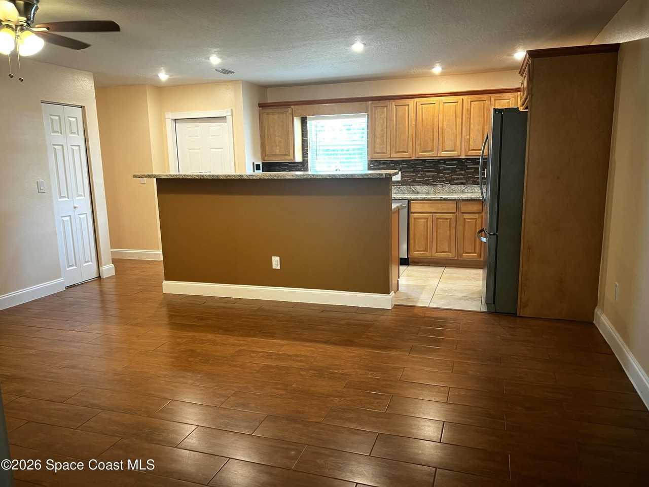 1298 Vandalia Ave Se - Photo 5 of 18