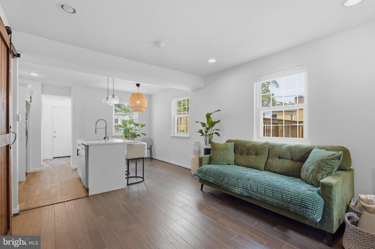 248 Kenilworth Ave Ne - Photo 2 of 16