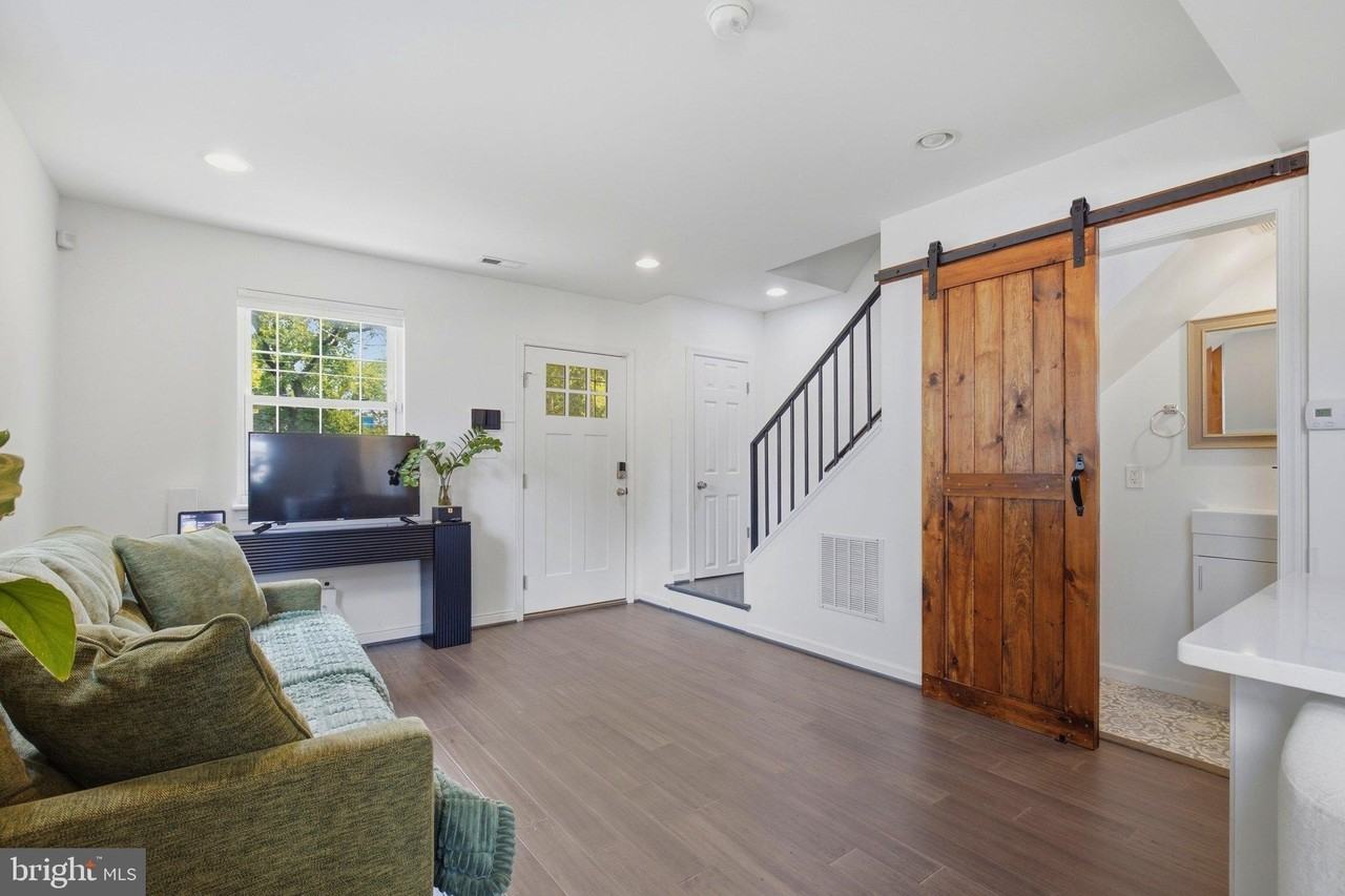 248 Kenilworth Ave Ne - Photo 3 of 16