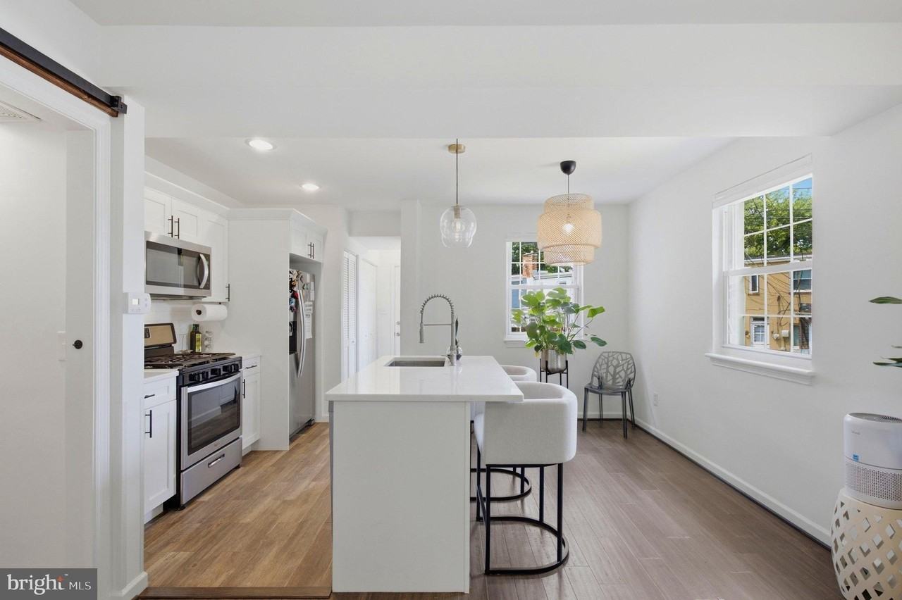 248 Kenilworth Ave Ne - Photo 4 of 16