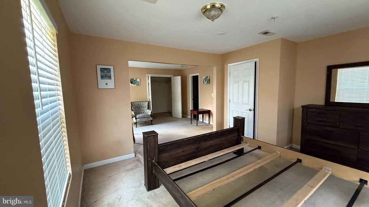 5212 Astor Pl Se - Photo 4 of 50