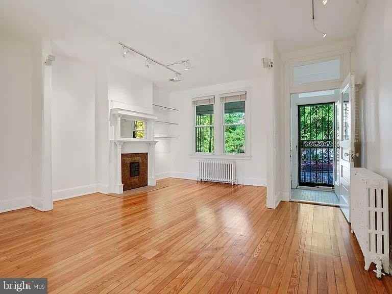 426 Shepherd St Nw - Photo 3 of 22