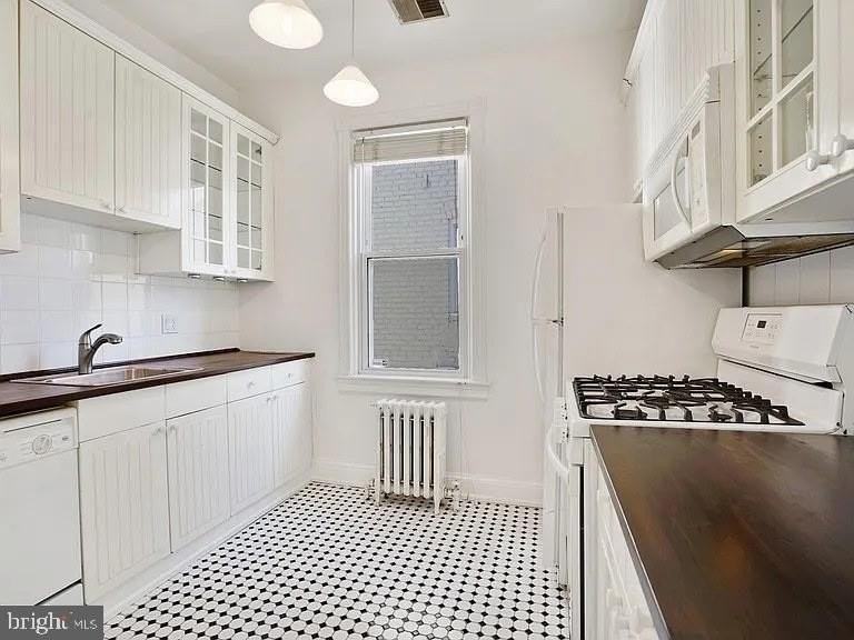 426 Shepherd St Nw - Photo 4 of 22