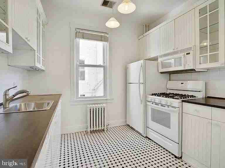 426 Shepherd St Nw - Photo 6 of 22