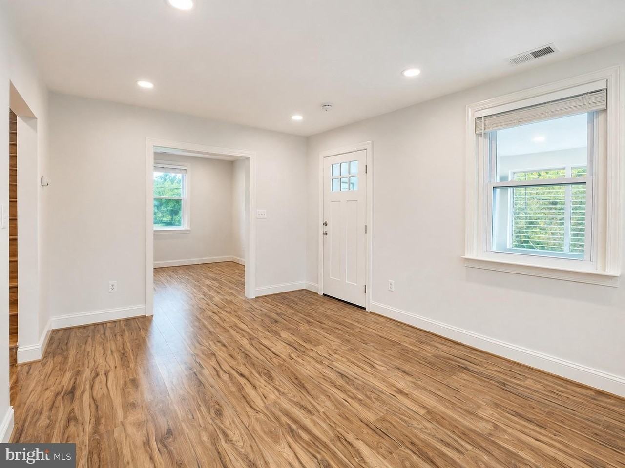 2851 Robinson Pl Se - Photo 7 of 33