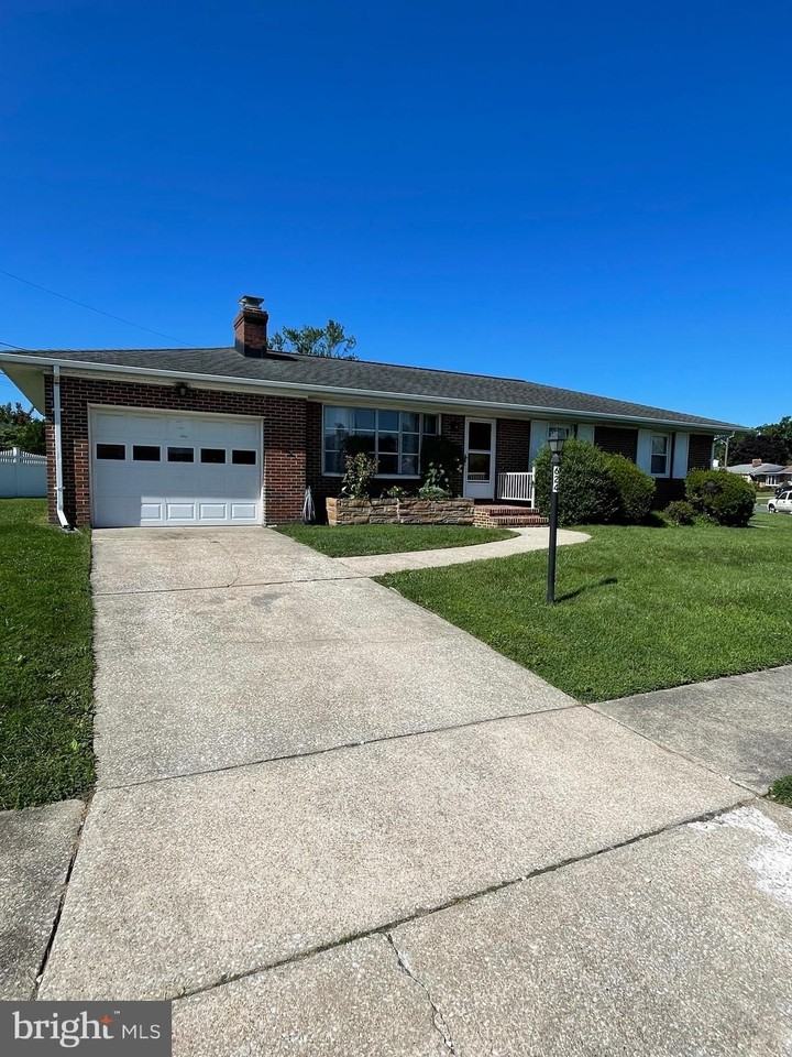 624 Gayle Dr - Photo 3 of 16