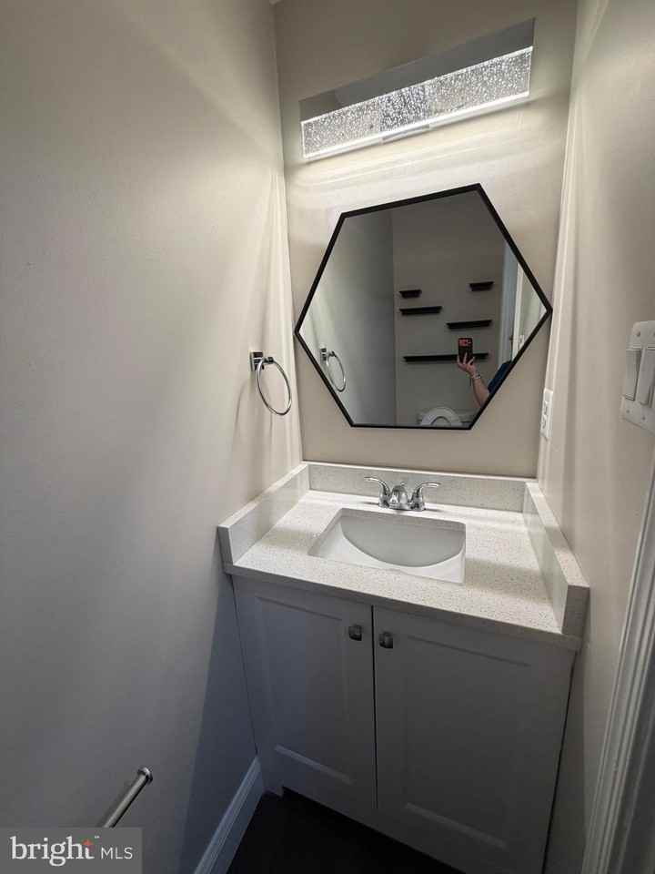 3423 Lindenwood Dr - Photo 2 of 23