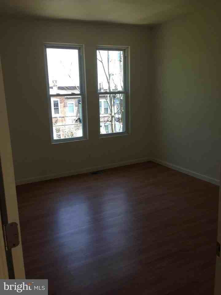 621 Linnard St - Photo 5 of 15