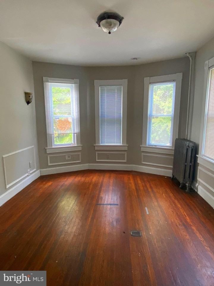 421 E Lake Ave - Photo 4 of 23