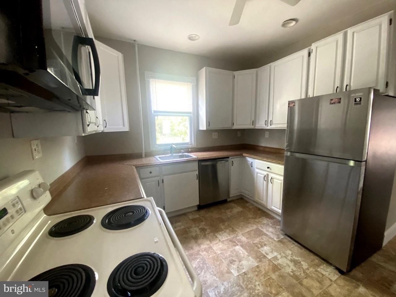 421 E Lake Ave - Photo 5 of 23