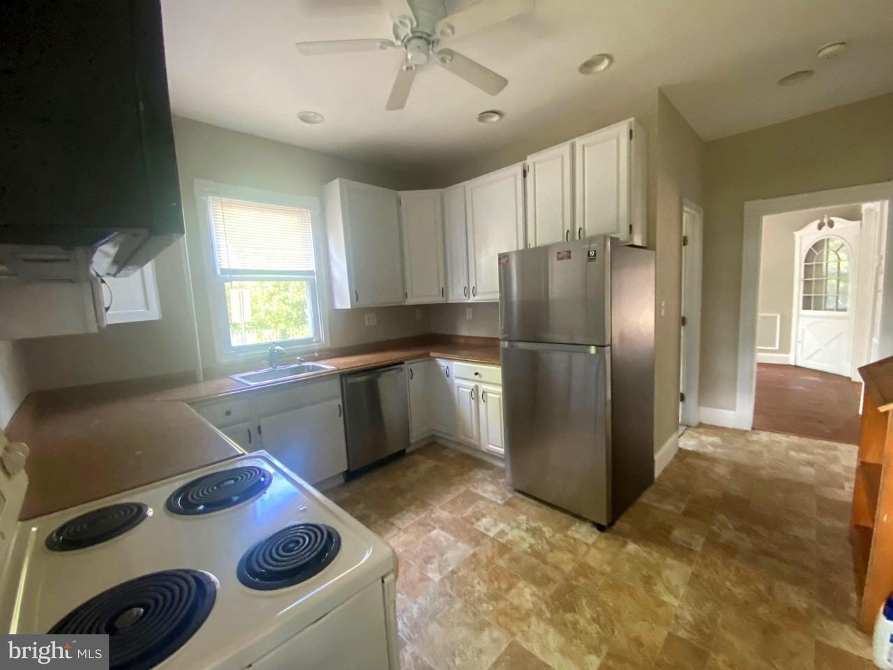 421 E Lake Ave - Photo 6 of 23
