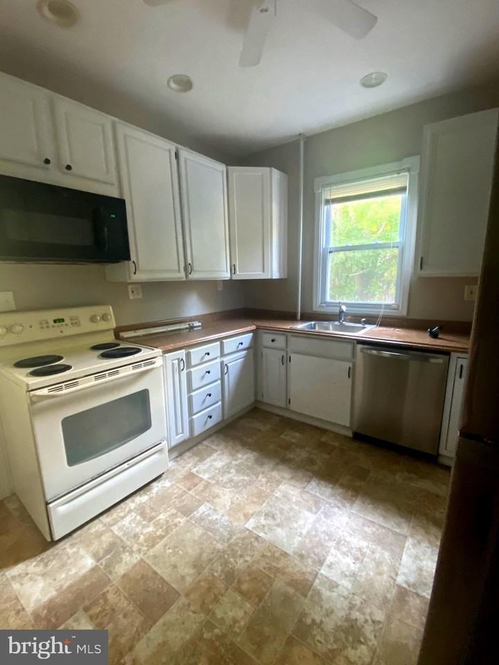 421 E Lake Ave - Photo 7 of 23