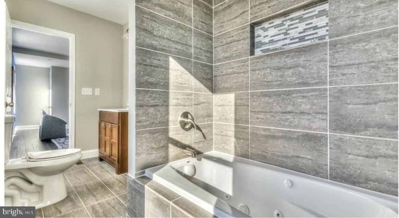 1046 W Lombard St - Photo 6 of 20
