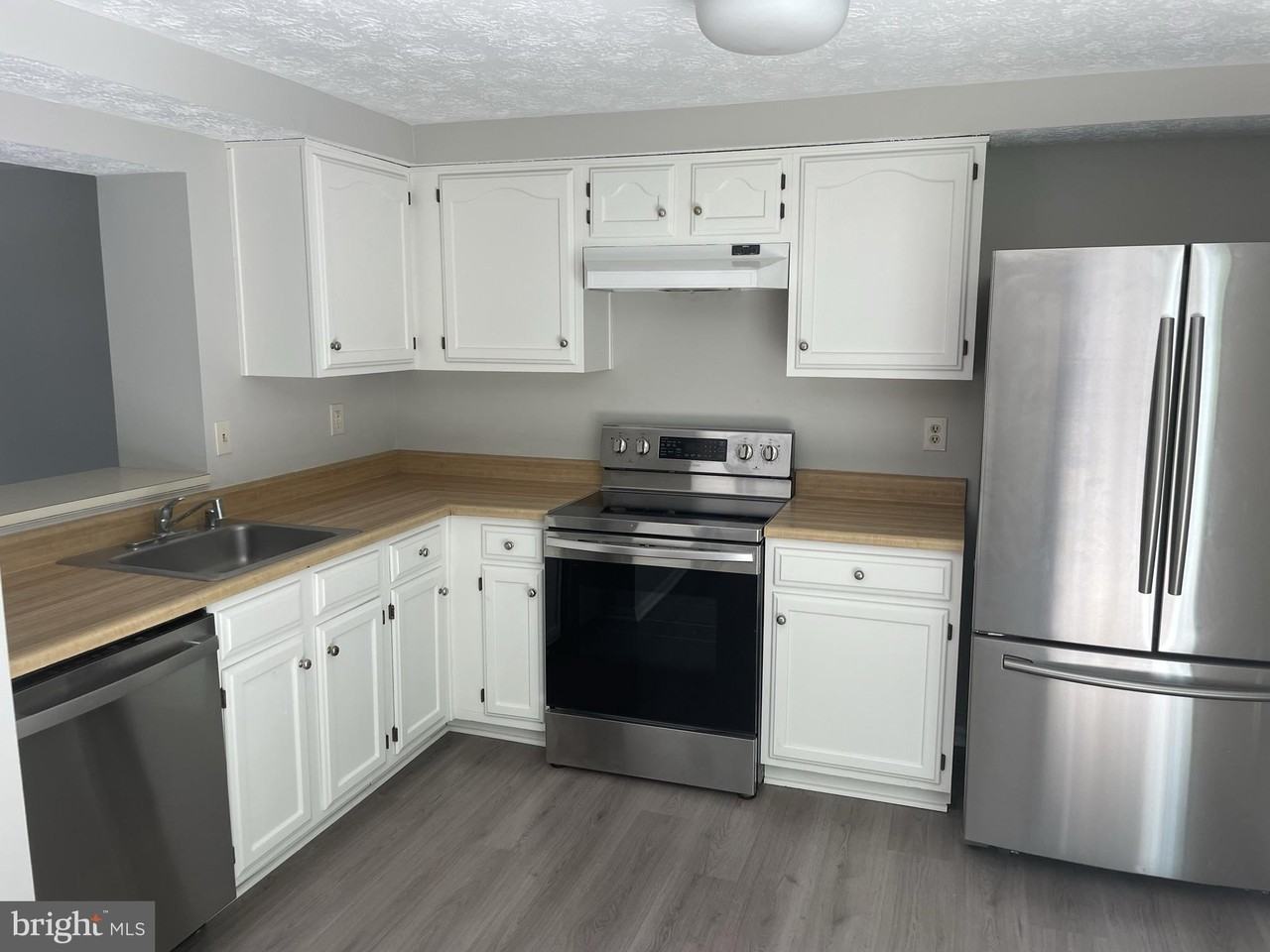 9412 Chippenham Dr - Photo 3 of 17