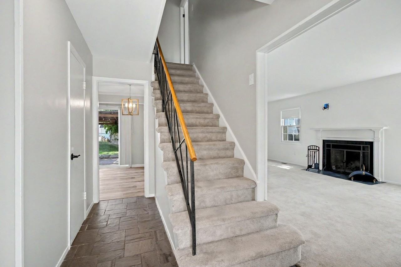 12636 Heming Ln - Photo 5 of 39