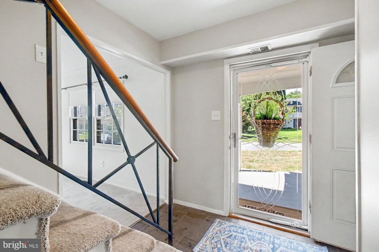 12636 Heming Ln - Photo 6 of 39