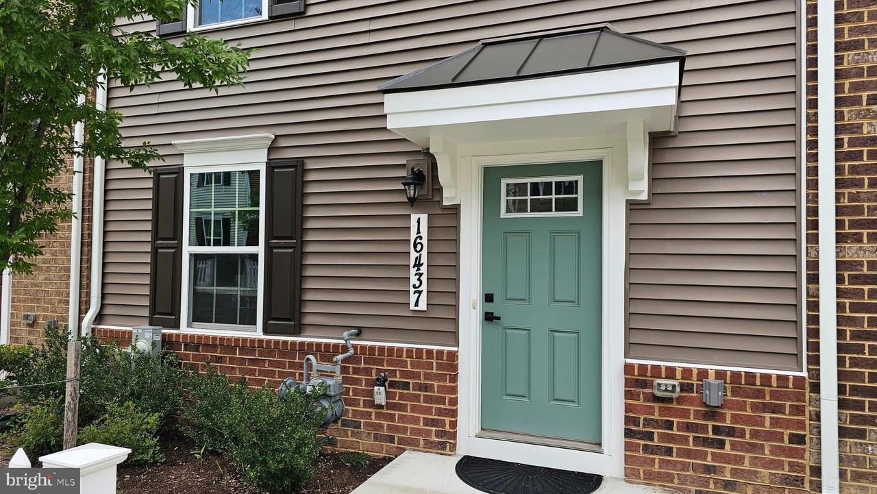 16437 Fife Way - Photo 2 of 32