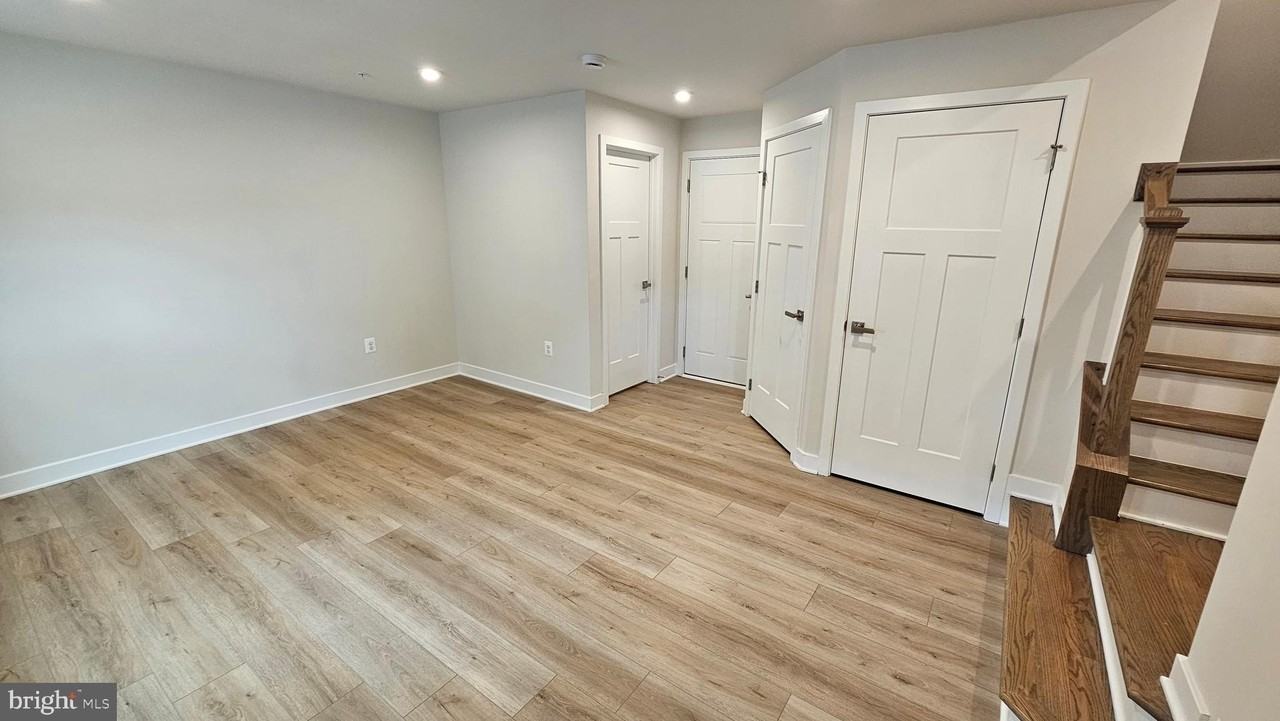 16437 Fife Way - Photo 3 of 32
