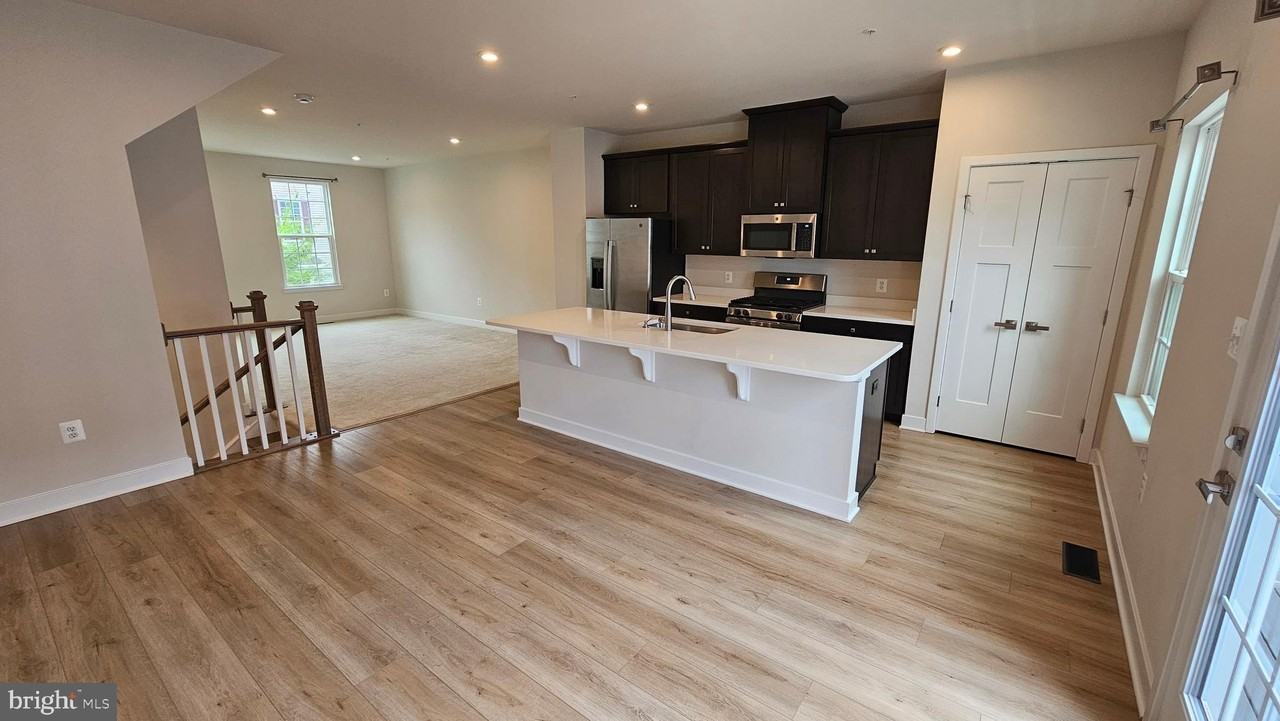 16437 Fife Way - Photo 6 of 32