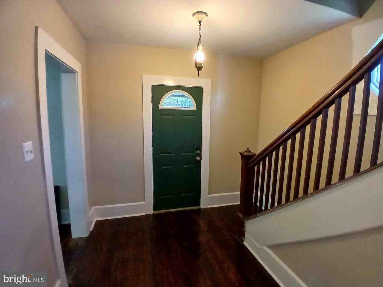 8704 Rhode Island Ave - Photo 4 of 20