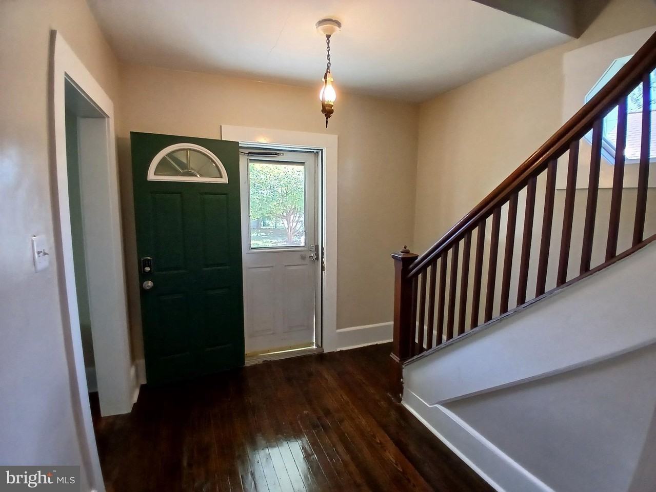 8704 Rhode Island Ave - Photo 5 of 20