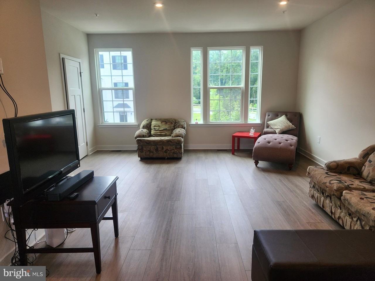 130 Arcadia Way - Photo 3 of 18