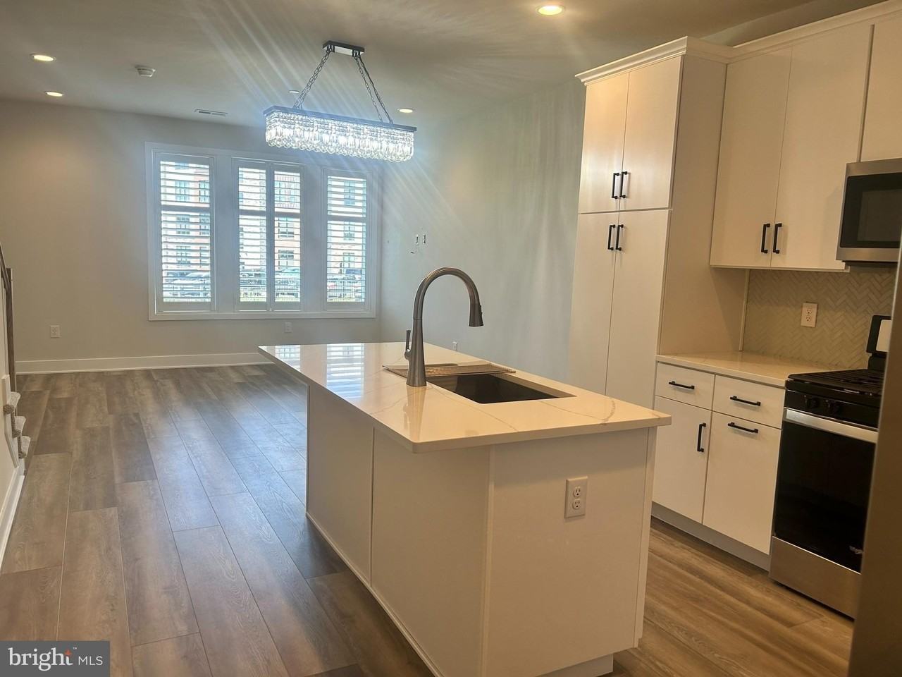 1105 Morton Aly - Photo 3 of 30